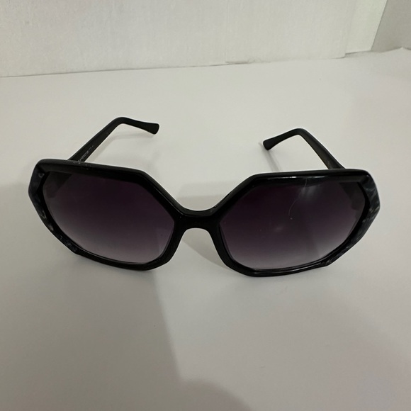Betsey Johnson Oversized Black Sunglasses with Gradient Lenses Vintage Y2K main image 12